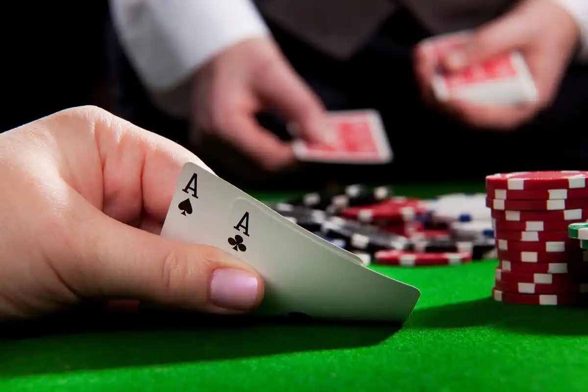 Antarmuka platform ricis 77 menampilkan berbagai kategori permainan dan sportsbook